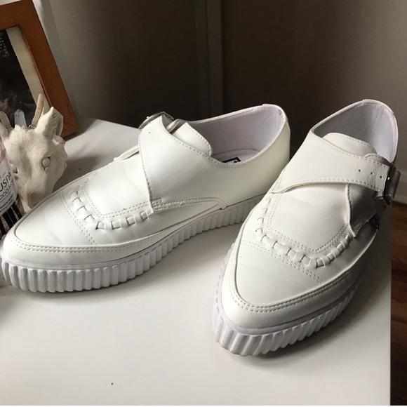 T.U.K white vegan mono buckle pointed toe creeper - Picture 2 of 6